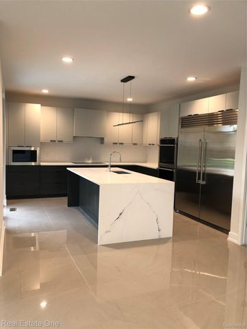 1830 Sadie Shore Drive, Commerce Charter Township, MI 48382