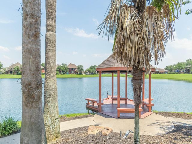 2410 Suncreek Lane, Pearland, TX 77584