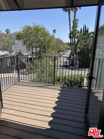 8587 Rugby Drive, West Hollywood, CA 90069