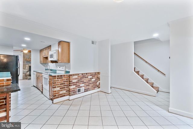 9652 MARSTON LN, Gaithersburg, MD 20886