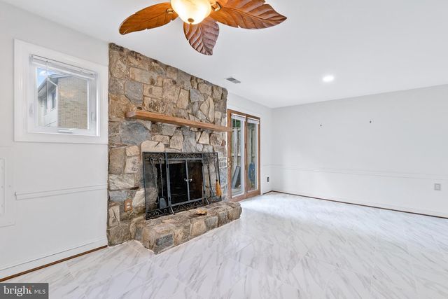 9652 MARSTON LN, Gaithersburg, MD 20886