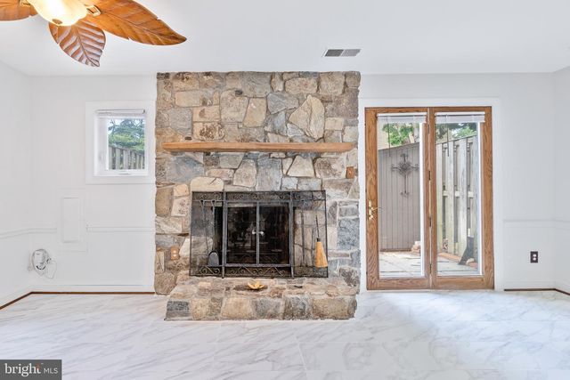 9652 MARSTON LN, Gaithersburg, MD 20886