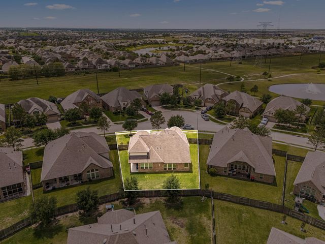 9338 Taylor Cliff Lane, Cypress, TX 77433