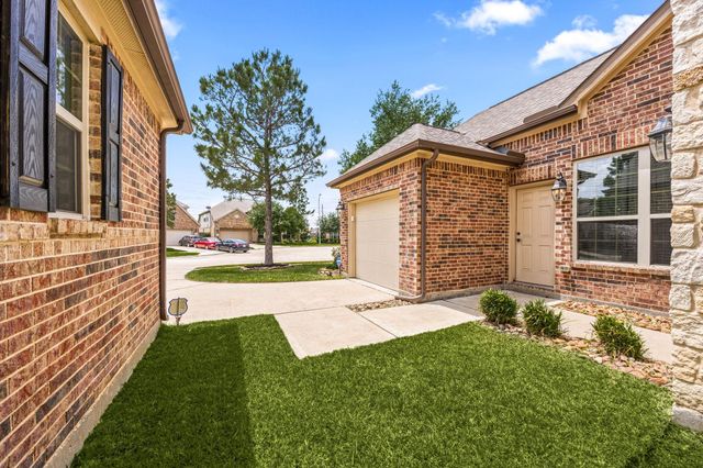 9338 Taylor Cliff Lane, Cypress, TX 77433