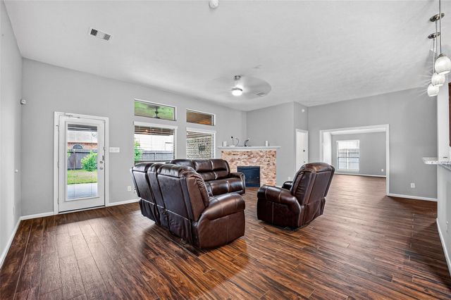 2502 Grey Kirby Drive, League City, TX 77573