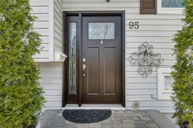 95 Colonial Street, East Northport, NY 11731