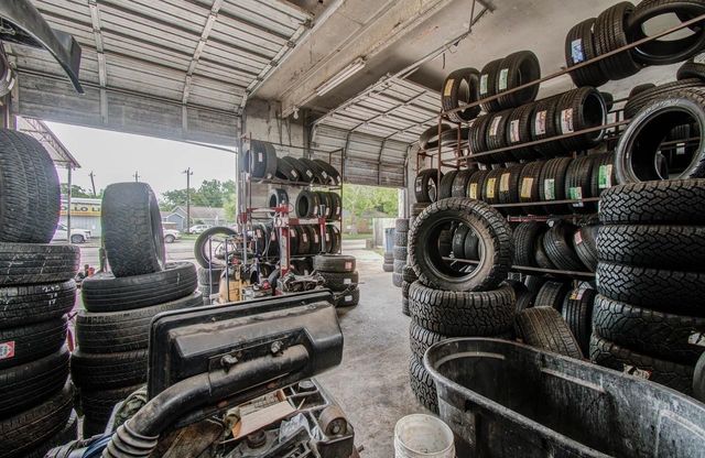 1701 Lee Drive, Baytown, TX 77520