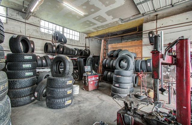 1701 Lee Drive, Baytown, TX 77520