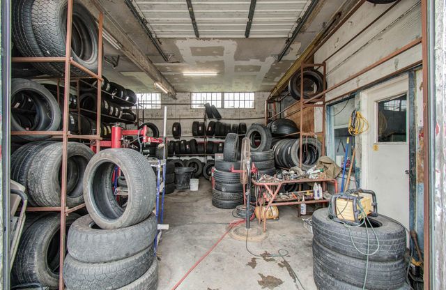 1701 Lee Drive, Baytown, TX 77520