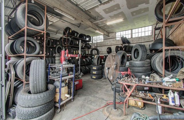 1701 Lee Drive, Baytown, TX 77520