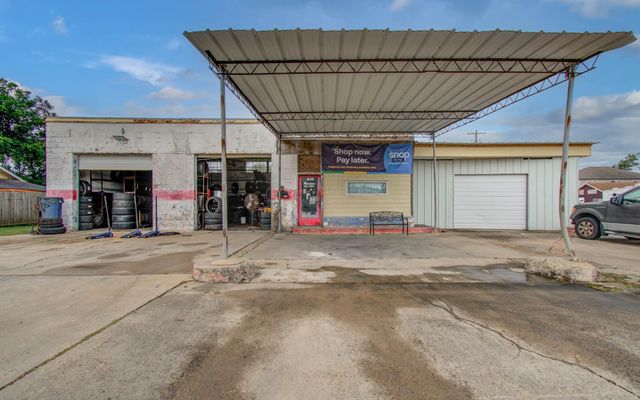 1701 Lee Drive, Baytown, TX 77520