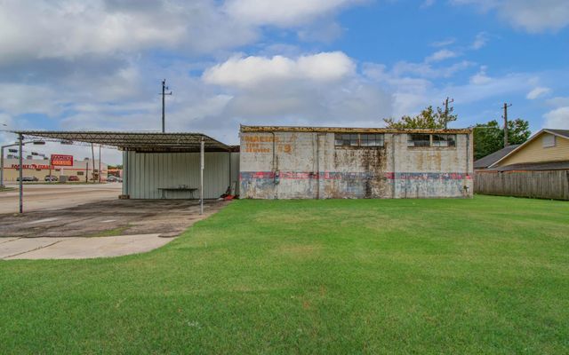 1701 Lee Drive, Baytown, TX 77520