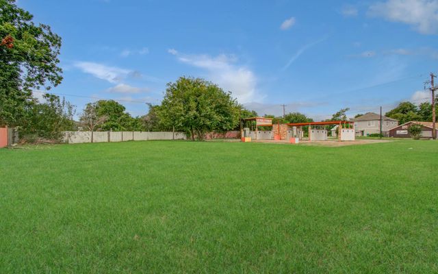 1701 Lee Drive, Baytown, TX 77520