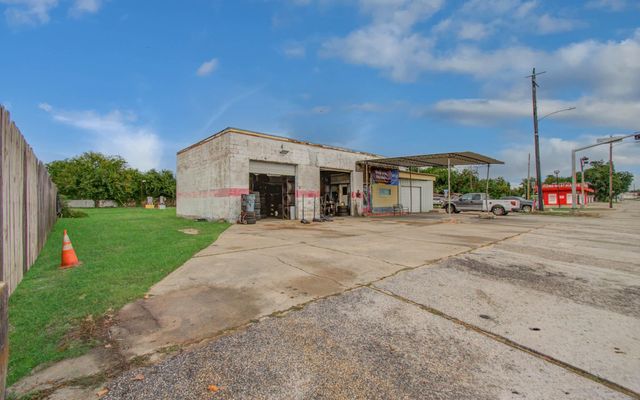 1701 Lee Drive, Baytown, TX 77520