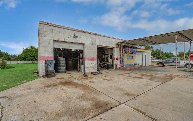 1701 Lee Drive, Baytown, TX 77520