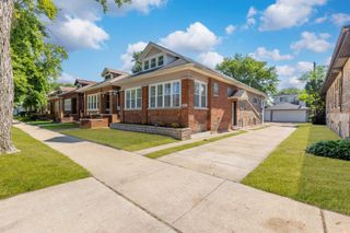 8025 S Euclid Avenue, Chicago, IL 60617