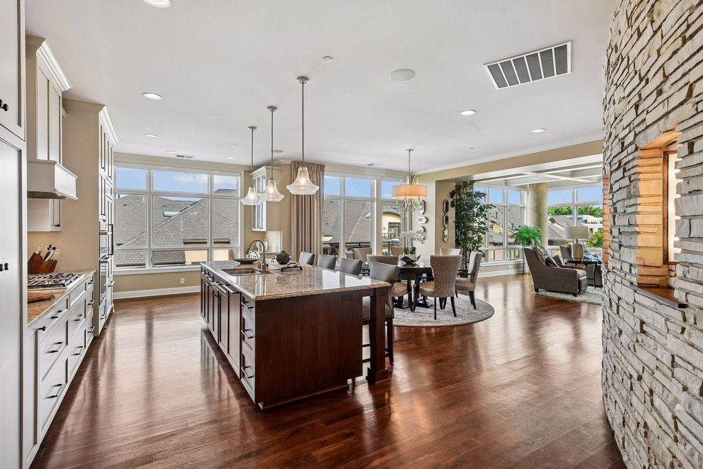 875 Lake Street N 401, Wayzata, MN 55391 — exterior