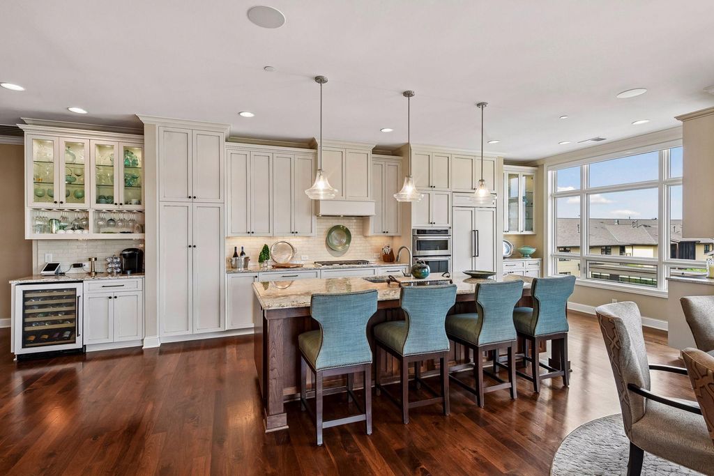 875 Lake Street N 401, Wayzata, MN 55391 — photo 2
