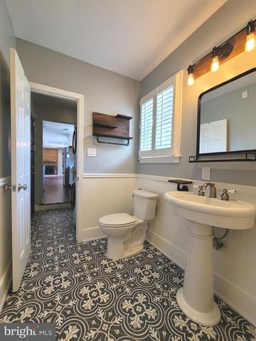 2600 SESKEY GLEN CT, Herndon, VA 20171