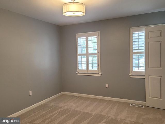 2600 SESKEY GLEN CT, Herndon, VA 20171