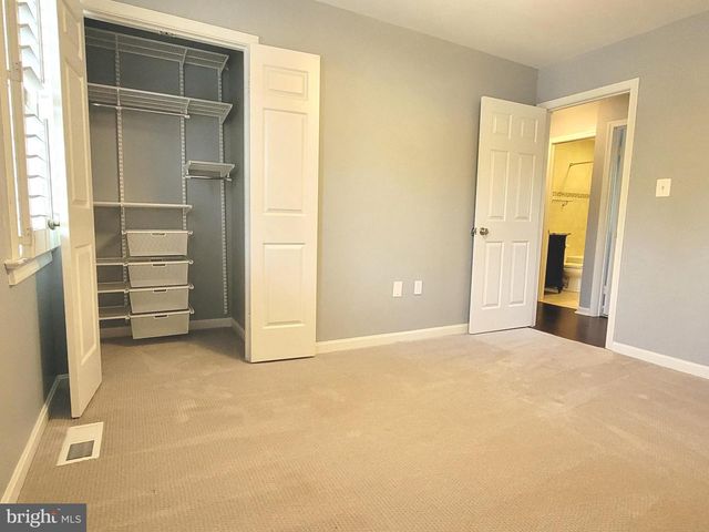 2600 SESKEY GLEN CT, Herndon, VA 20171