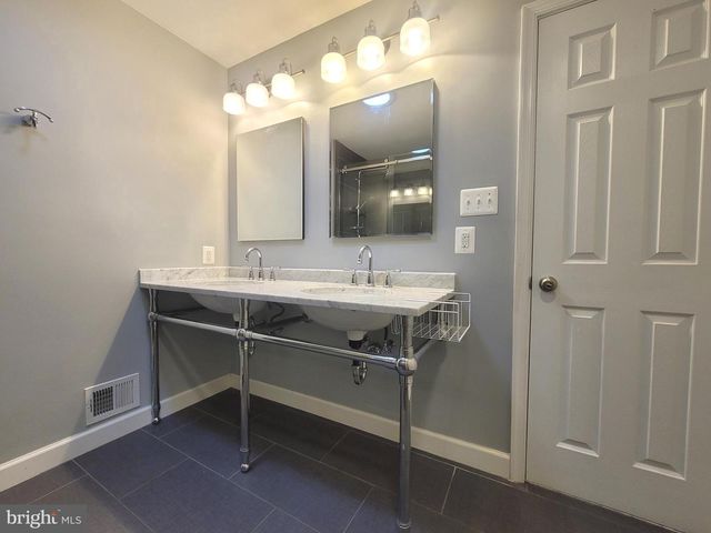 2600 SESKEY GLEN CT, Herndon, VA 20171