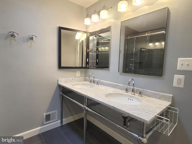 2600 SESKEY GLEN CT, Herndon, VA 20171