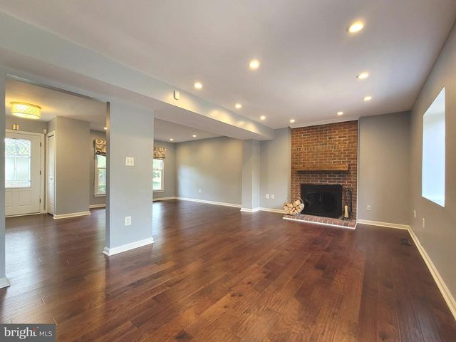 2600 SESKEY GLEN CT, Herndon, VA 20171