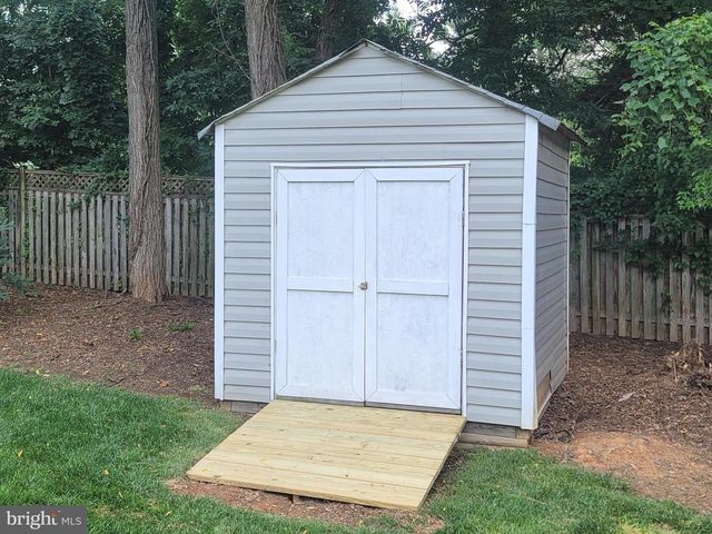 2600 SESKEY GLEN CT, Herndon, VA 20171