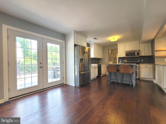 2600 SESKEY GLEN CT, Herndon, VA 20171