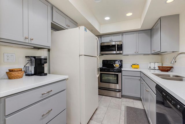 605 E Amado Road 610, Palm Springs, CA 92262