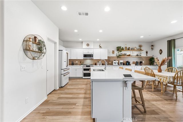 38235 Etienne, Palmdale, CA 93552