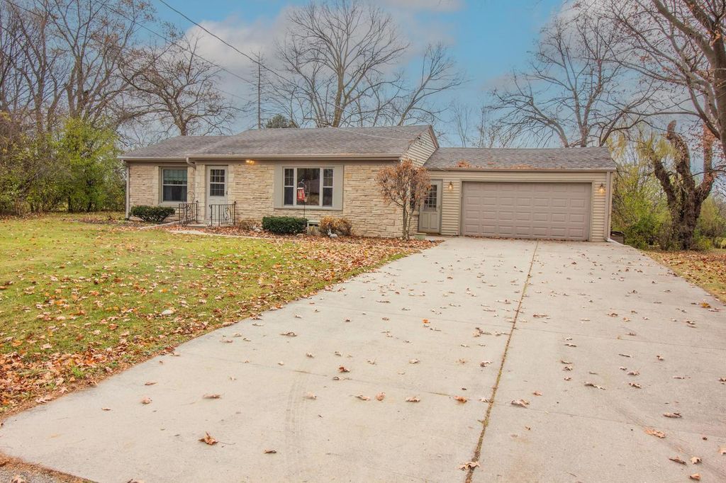 N89W13773 Bonnie LANE, Menomonee Falls, WI 53051