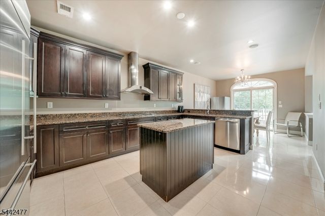 21 Whitbay Dr, West Orange Twp., NJ 07052