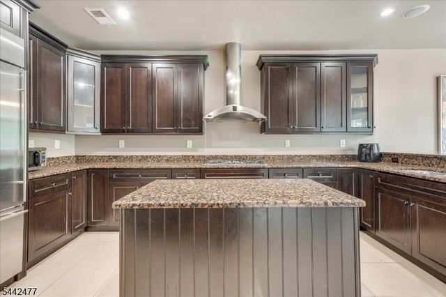 21 Whitbay Dr, West Orange Twp., NJ 07052