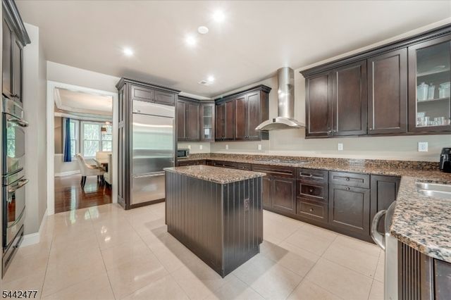 21 Whitbay Dr, West Orange Twp., NJ 07052