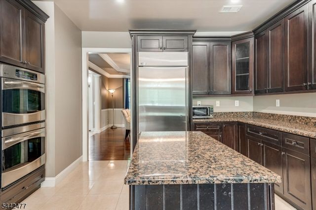 21 Whitbay Dr, West Orange Twp., NJ 07052