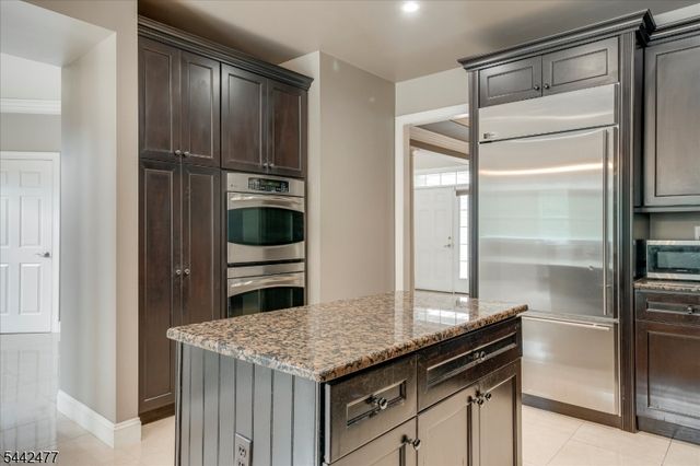 21 Whitbay Dr, West Orange Twp., NJ 07052