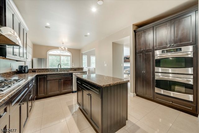 21 Whitbay Dr, West Orange Twp., NJ 07052