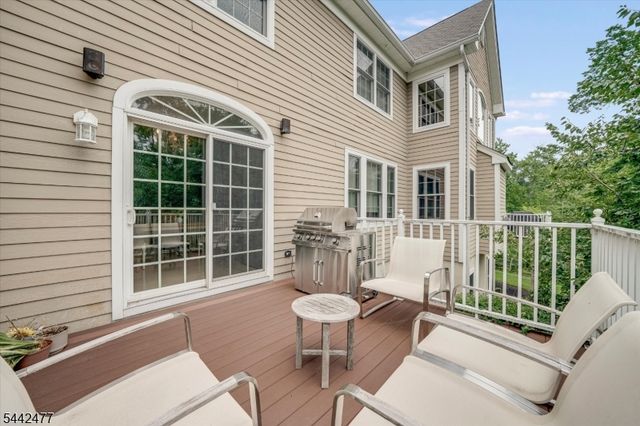 21 Whitbay Dr, West Orange Twp., NJ 07052