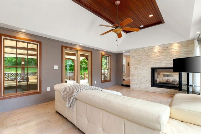 12 Powder House Rd Ext, Medford, MA 02155