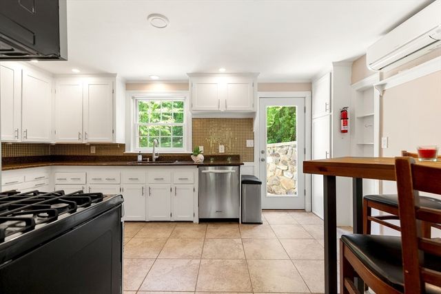 12 Powder House Rd Ext, Medford, MA 02155