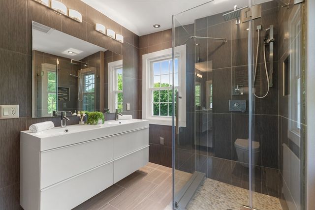 12 Powder House Rd Ext, Medford, MA 02155