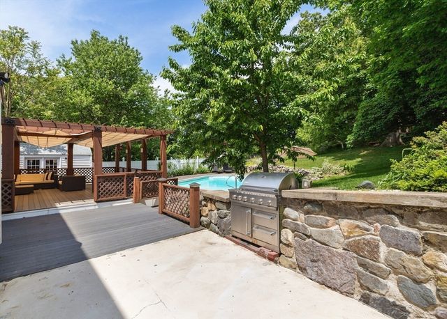 12 Powder House Rd Ext, Medford, MA 02155