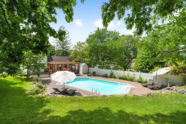 12 Powder House Rd Ext, Medford, MA 02155