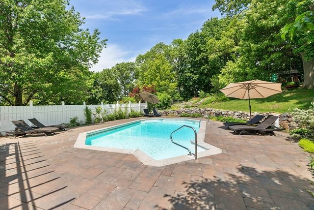 12 Powder House Rd Ext, Medford, MA 02155
