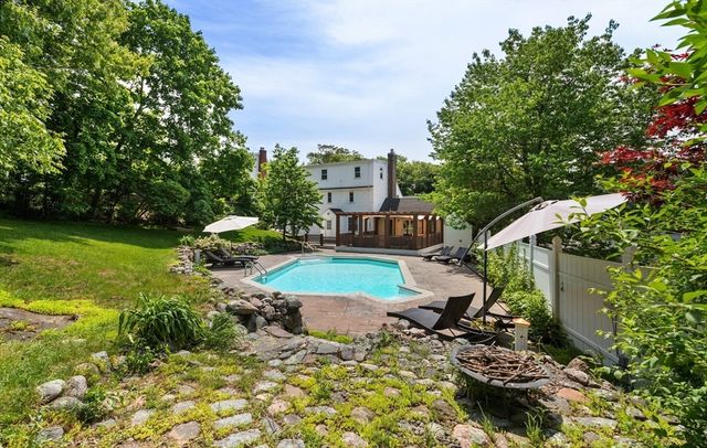 12 Powder House Rd Ext, Medford, MA 02155