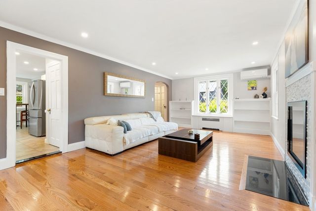 12 Powder House Rd Ext, Medford, MA 02155
