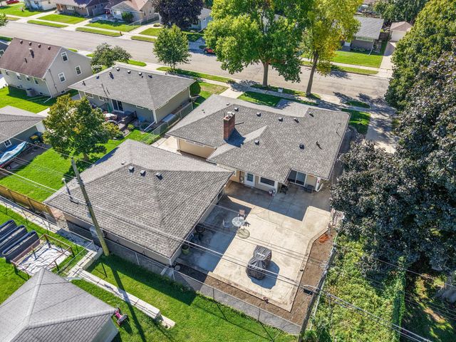 1520 10th Avenue NE, Rochester, MN 55906