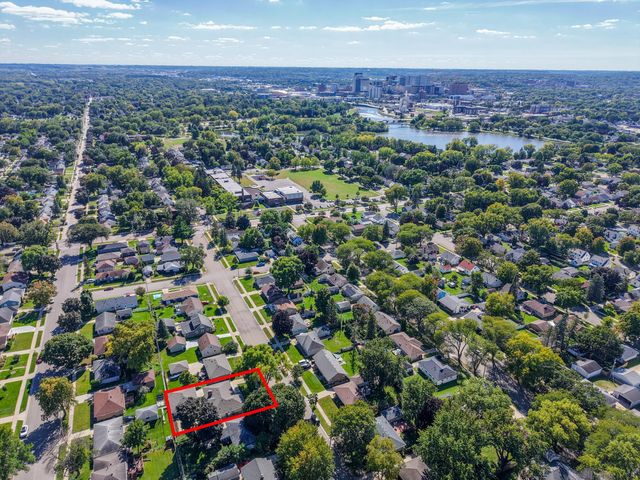 1520 10th Avenue NE, Rochester, MN 55906